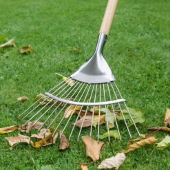 Löv- Och Gräsräfsa Med Långt Skaft